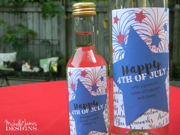 4th of July Wine Bottle Labels - www.michellejdesigns.com - a free printable to decorate your wine bottles for the holiday!