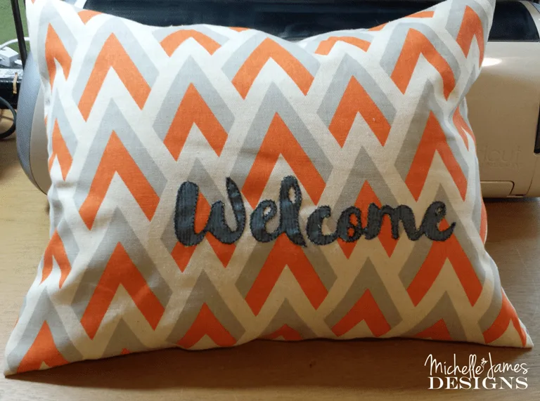 Guest Room Welcome Pillow - www.michellejdesigns.com -  a guest room pillow that will welcome guests as they arrive!