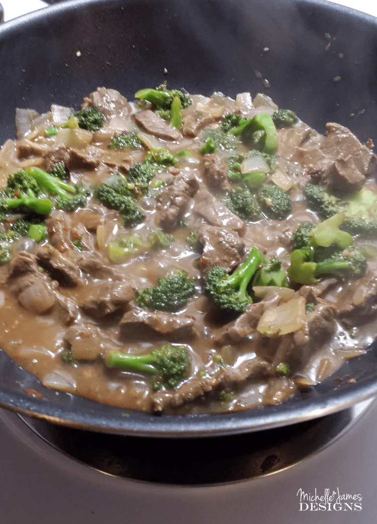 Homemade Beef and Broccoli - www.michellejdesigns.com - how to make your own beef and broccoli and it even tastes great!