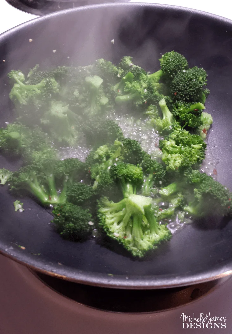 Homemade Beef and Broccoli - www.michellejdesigns.com - how to make your own beef and broccoli and it even tastes great!