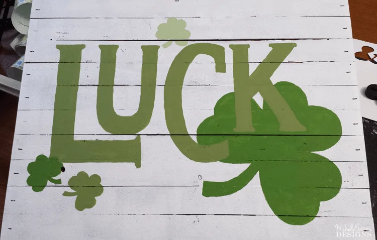 Luck Marquee Sign Tutorial - www.thriftytstreasures - join Michelle from Michelle James Designs for this guest post and tutorial for this St. Patrick's Day home decor project!