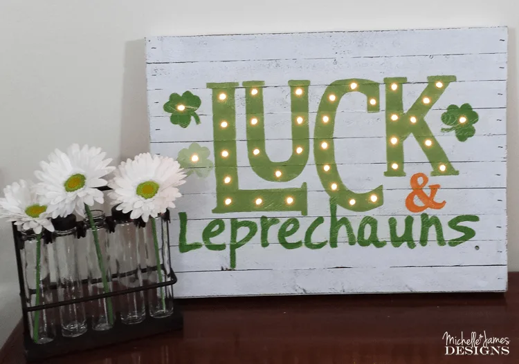 Luck and Leprechauns Marquee Sign - www.michellejdesigns.com - Join me in making this awesome home decor project just in time for the St. Patrick's Day celebration