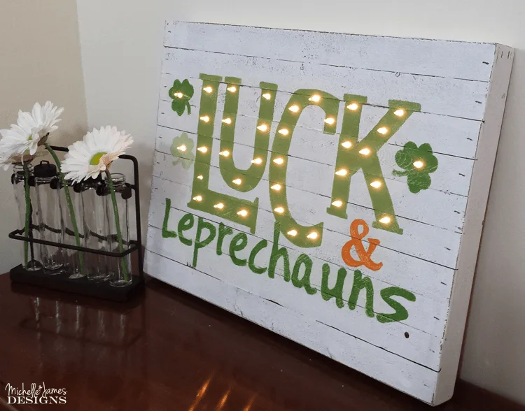 Luck and Leprechauns Marquee Sign - www.michellejdesigns.com - Join me in making this awesome home decor project just in time for the St. Patrick's Day celebration