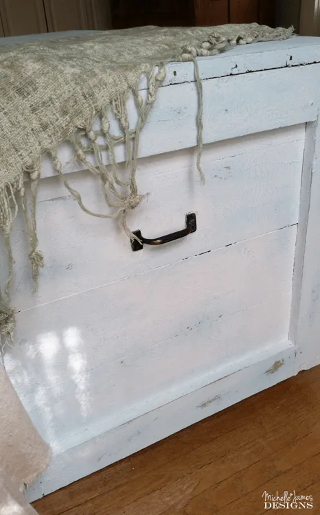 How to Give Your Furniture a Beachy Look - www.michellejdesigns.com - In this post I am using an amazing product that will help you achieve the chippy, beachy look each and every time!