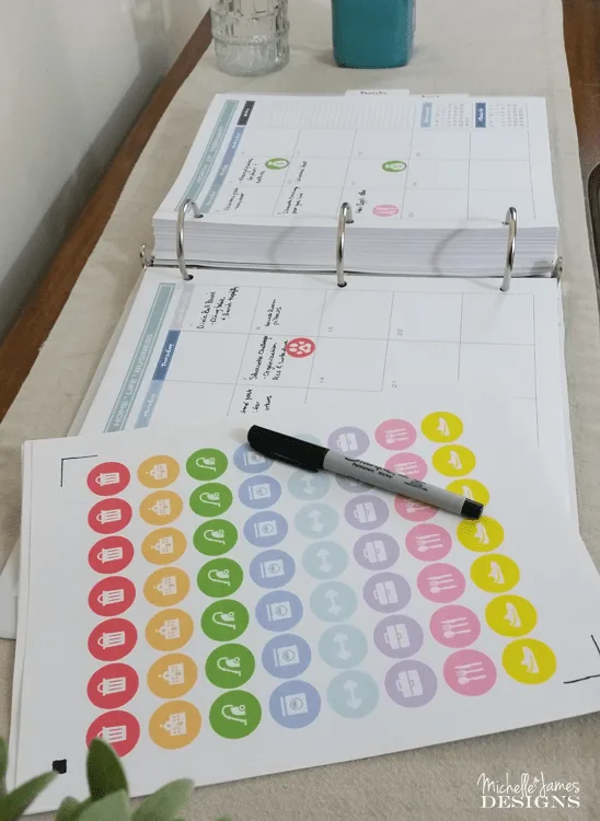 These free planner stickers can be printed then cut on the Silhouette Cameo. They are perfect for adding even more organization to your planner!