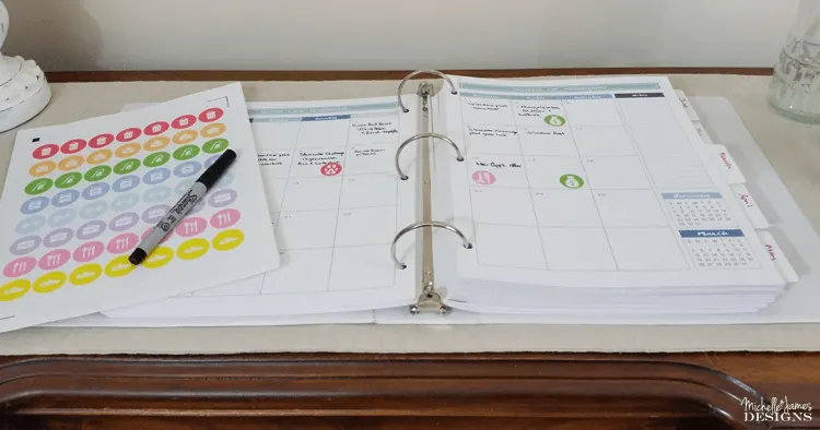 These free planner stickers can be printed then cut on the Silhouette Cameo. They are perfect for adding even more organization to your planner!