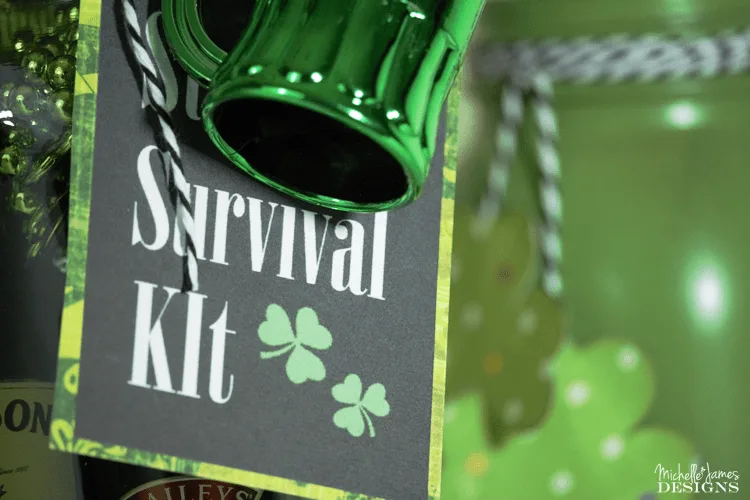 This mason jar St. Patrick's Day survival kit is essential for staying warm and happy during the St Patrick's day festivities. - www.michellejdesigns.com