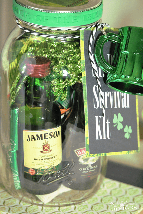 This mason jar St. Patrick's Day survival kit is essential for staying warm and happy during the St Patrick's day festivities. - www.michellejdesigns.com
