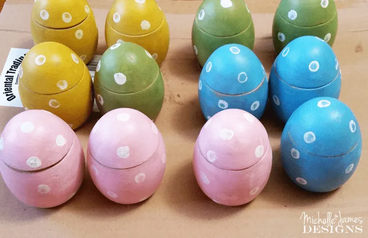 I had such fun with these painted wooden eggs. I used some chalk paint and grunge glaze to create the perfect farmhouse Easter Eggs! www.michellejdesigns.com