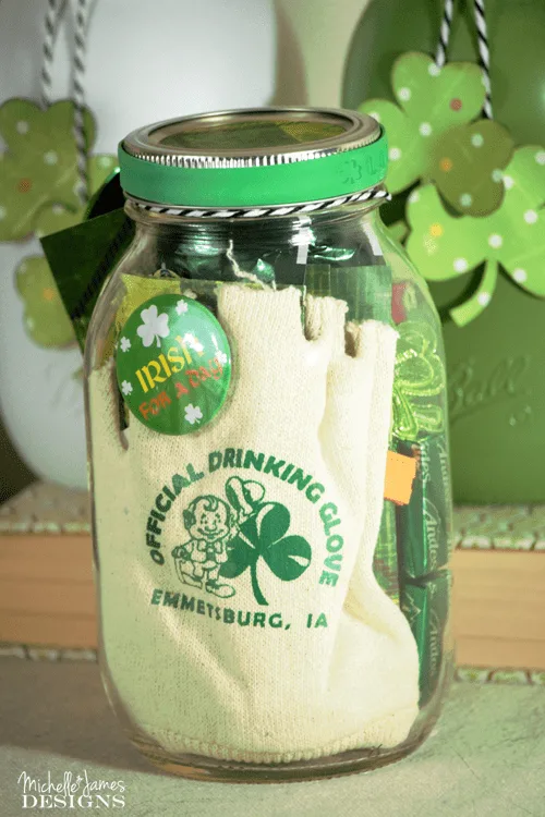 This mason jar St. Patrick's Day survival kit is essential for staying warm and happy during the St Patrick's day festivities. - www.michellejdesigns.com