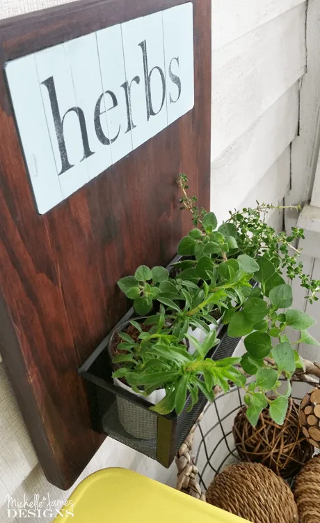 I have always wanted an herb garden. I am not sure it will grow in my light but I am going to try. This upcycled, small herb garden is perfect. www.michellejdesigns.com