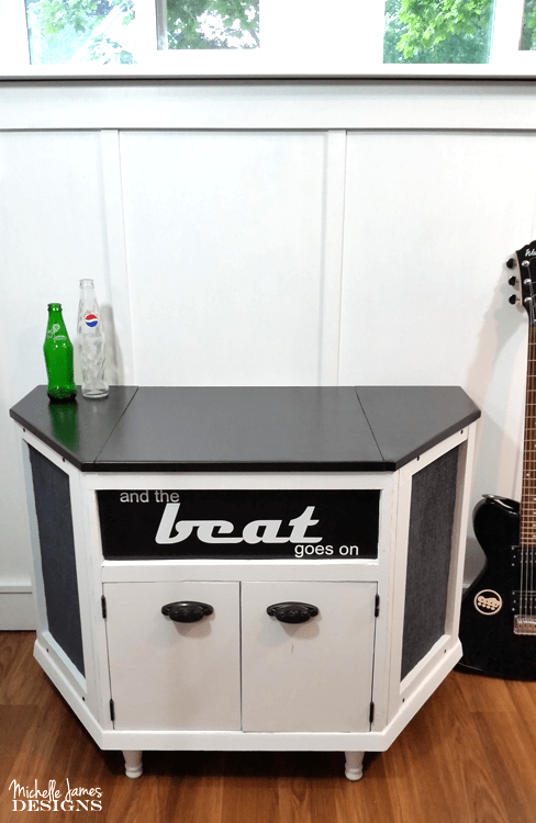This 70's Vintage Turntable Cabinet desperately needed a make over. See how some paint transformed this vintage gem! www.michellejdesigns.com