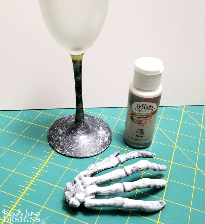 With a few supplies from the Dollar Store you are will on your way to creating some creepy skeleton wine glasses for your Halloween decor - www.michellejdesigns.com