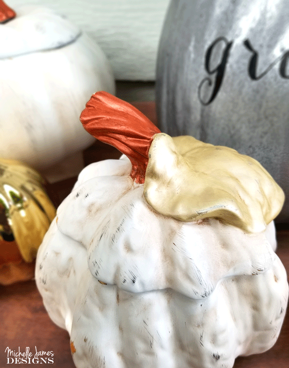 I love a good thrift store challenge and these ceramic pumpkins were a fun thrift store makeover! www.michellejdesigns.com