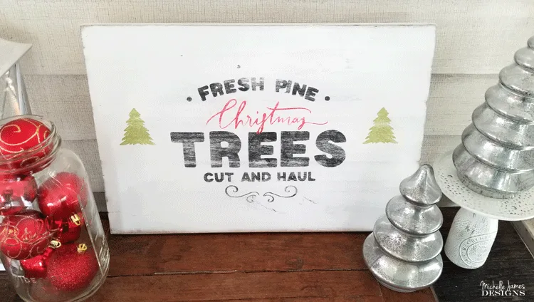 I love the way this Farmhouse Christmas Sign turned out but it wasn't without some stumbles along the way. - www.michellejdesigns.com