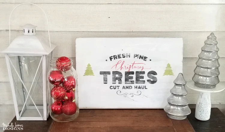 I love the way this Farmhouse Christmas Sign turned out but it wasn't without some stumbles along the way. - www.michellejdesigns.com