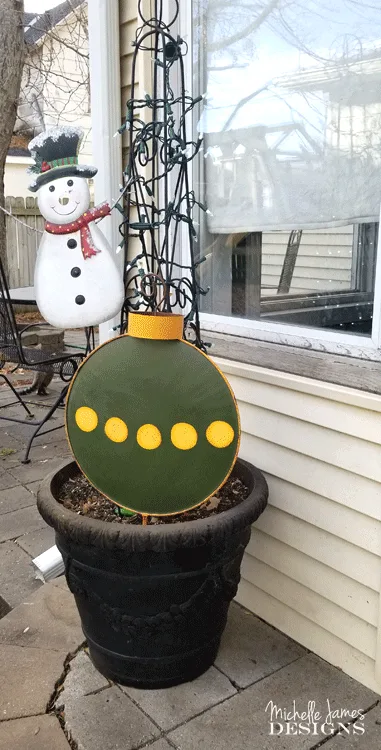 Each year I try to create some Holiday porch decor. It is my back door where friends come into the house. I try to make it festive and fun! - www.michellejdesigns.com