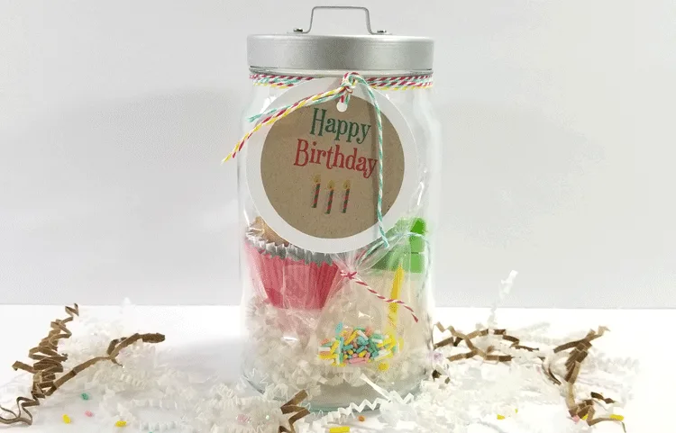 How about a great birthday gift in a jar? Anyone would love this amazing easy DIY birthday gift that is perfect for kids and adults! #birthdaygift #birthdaygiftinajar #birthdayinajar #happybirthday #jargifts #jars - www.michellejdesigns.com