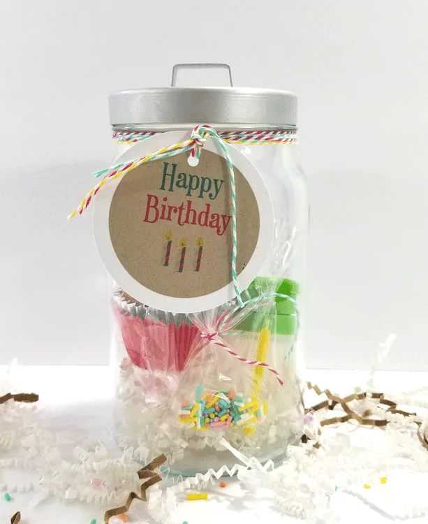 How about a great birthday gift in a jar? Anyone would love this amazing easy DIY birthday gift that is perfect for kids and adults! #birthdaygift #birthdaygiftinajar #birthdayinajar #happybirthday #jargifts #jars - www.michellejdesigns.com