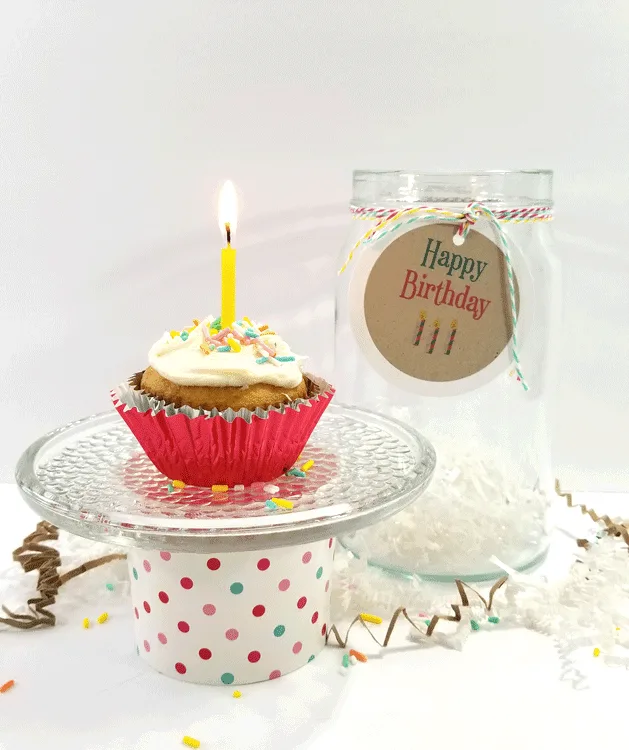 How about a great birthday gift in a jar? Anyone would love this amazing easy DIY birthday gift that is perfect for kids and adults! #birthdaygift #birthdaygiftinajar #birthdayinajar #happybirthday #jargifts #jars - www.michellejdesigns.com