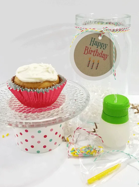 How about a great birthday gift in a jar? Anyone would love this amazing easy DIY birthday gift that is perfect for kids and adults! #birthdaygift #birthdaygiftinajar #birthdayinajar #happybirthday #jargifts #jars - www.michellejdesigns.com