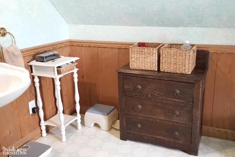 These drawers in my bathroom needed a lot of work. Some bathroom drawer organization was definitely in order. #organizing #organize #drawerorganization - www.michellejdesigns.com