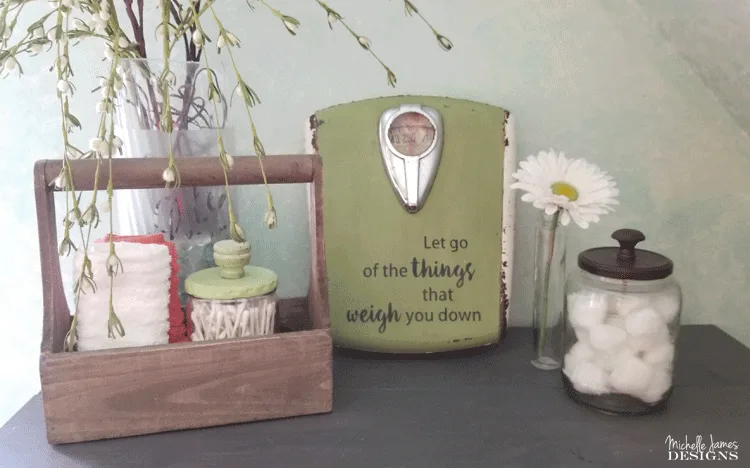 I am in love with this vintage bathroom scale. I gave it a great update and couldn't be more thrilled! #vintagescale #bathroomdecor #upcycle - www.michellejdesigns.com