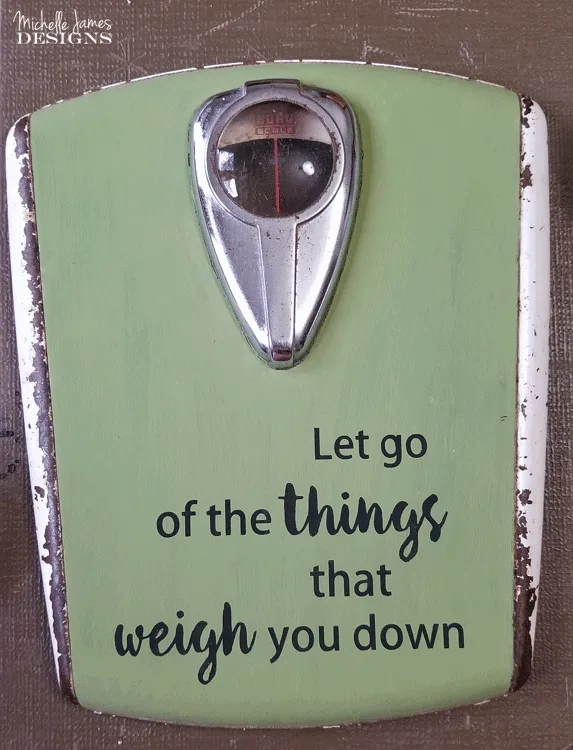 I am in love with this vintage bathroom scale. I gave it a great update and couldn't be more thrilled! #vintagescale #bathroomdecor #upcycle - www.michellejdesigns.com
