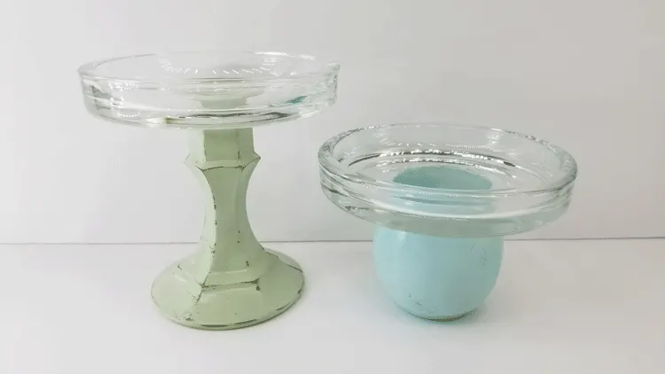 I love these individual glass cupcake stands. Keep reading to find out exactly how easy they are!- www.michellejdesigns.com