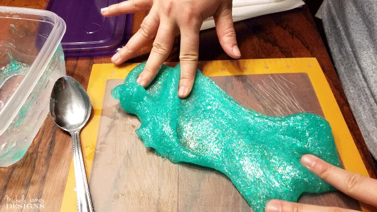 Making slime was fun and I am showing you how to make your own mermaid and rainbow slime! - www.michellejdesigns.com