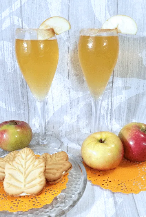 This easy fall apple cider mimosa recipe is the perfect drink for a fall brunch! With only 2 easy to find ingredients you will make it again and again! www.michellejdesigns.com - #michellejdesigns #applecidermimosa #fallcocktail #falldrinks #applecidercocktail