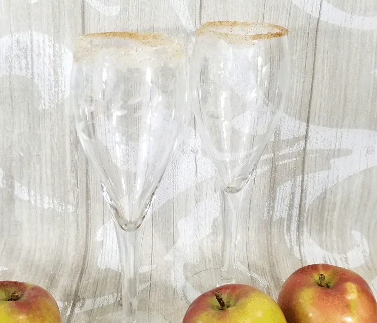 This easy fall apple cider mimosa recipe is the perfect drink for a fall brunch! With only 2 easy to find ingredients you will make it again and again! www.michellejdesigns.com - #michellejdesigns #applecidermimosa #fallcocktail #falldrinks #applecidercocktail