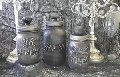 Halloween is a great time of year for decorating. These Halloween Mason Jars look so good and are really fun to make! #halloween #halloweendecor #masonjars - www.michellejdesigns.com