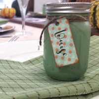 These are the perfect mini mason jar party favors. I made them for our Thanksgiving dinner but they would be fun at any special occasion. - www.michellejdesigns.com #michellejdesigns #partyfavors #masonjars #masonjargifts