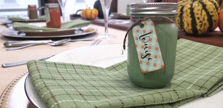 These are the perfect mini mason jar party favors. I made them for our Thanksgiving dinner but they would be fun at any special occasion. - www.michellejdesigns.com #michellejdesigns #partyfavors #masonjars #masonjargifts