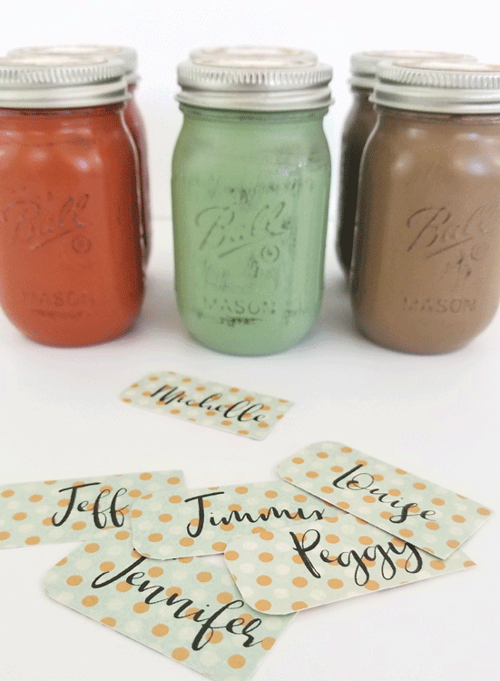 These are the perfect mini mason jar party favors. I made them for our Thanksgiving dinner but they would be fun at any special occasion. - www.michellejdesigns.com #michellejdesigns #partyfavors #masonjars #masonjargifts