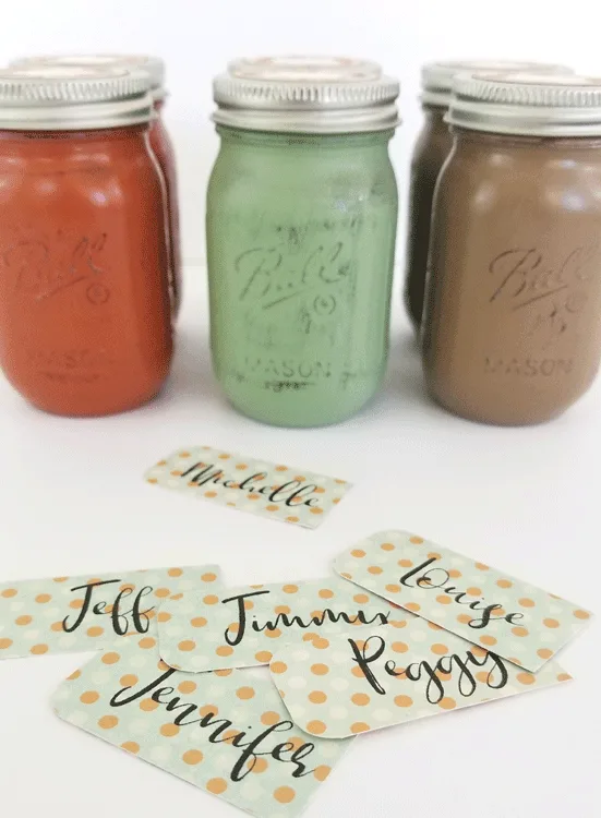 These are the perfect mini mason jar party favors. I made them for our Thanksgiving dinner but they would be fun at any special occasion. - www.michellejdesigns.com #michellejdesigns #partyfavors #masonjars #masonjargifts