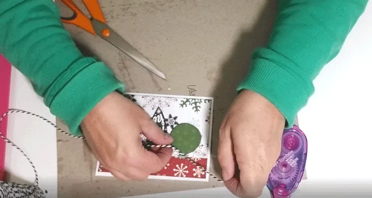 Create and easy DIY Ornament Christmas Card with scrapbook paper - www.michellejdesigns.com #michellejdesigns #diyChristmascard #handmadecards #holidayhandmade