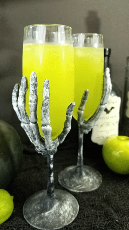 Green Witches Brew Halloween Cocktail - Creative Ramblings