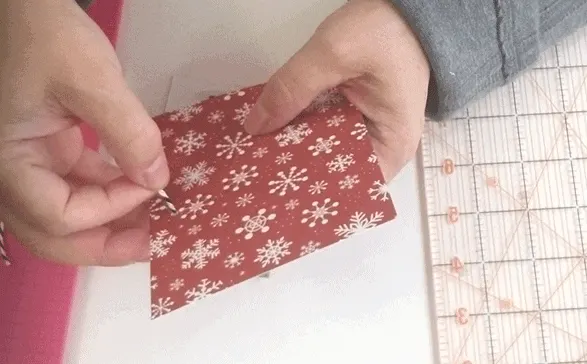 People love to receive handmade cards. In this post I am showing how to create an easy Christmas Reindeer card that opens to a fun surprise! www.michellejdesigns.com #michellejdesigns #handmadecards #echopark