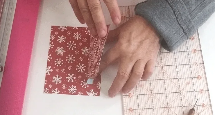 People love to receive handmade cards. In this post I am showing how to create an easy Christmas Reindeer card that opens to a fun surprise! www.michellejdesigns.com #michellejdesigns #handmadecards #echopark