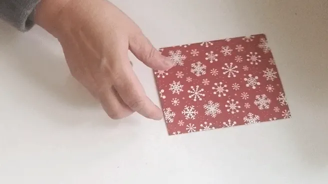 People love to receive handmade cards. In this post I am showing how to create an easy Christmas Reindeer card that opens to a fun surprise! www.michellejdesigns.com #michellejdesigns #handmadecards #echopark