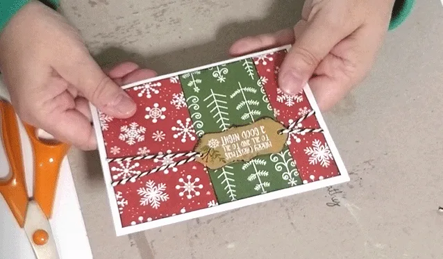 Sparkle is what it is all during the holidays. This DIY handmade glitter Christmas card is perfect to share some sparkle with others! - www.michellejdesigns.com #michellejdesigns #handmadecards #papercrafts #Christmascards