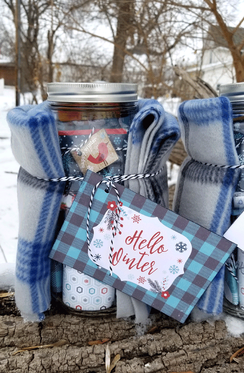This mason jar winter basic survival kit will be perfect for my relatives moving to the midwest. Their first winter will be tough but this should help! - www.michellejdesigns.com #michellejdesigns #masonjars #masonjargifts #winterbasicsurvivalkit
