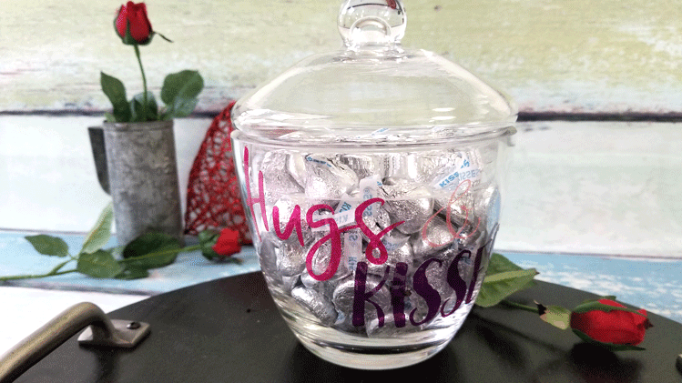 Learn how to decorate a Valentine Glass Candy Dish and an all occasion wood tray! - www.michellejdesigns.com #michellejdesigns #valentinecandydish #valentinedecor #diyvalentinesday
