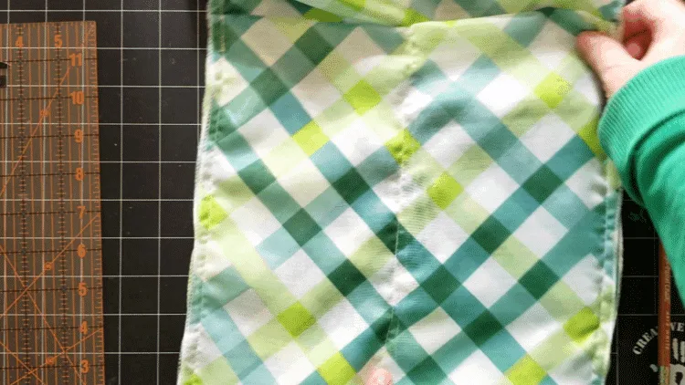 A line of stitching in the center of the bag to hold water bottles or other drink.