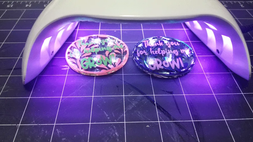 Using the UV light to cure the resin on top of the diy keychains